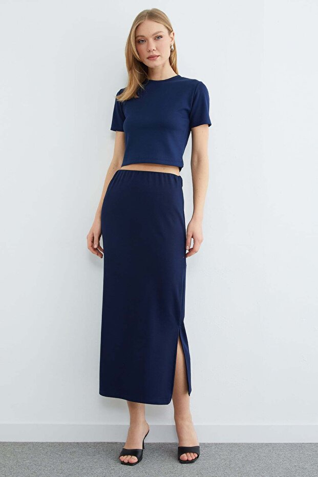 طقم من قطعتين مع تنورة مودال أساسية ذات فتحة - 1