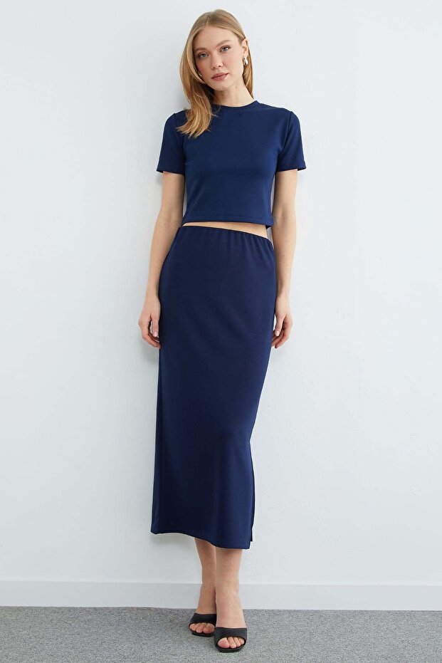 طقم من قطعتين مع تنورة مودال أساسية ذات فتحة - 5