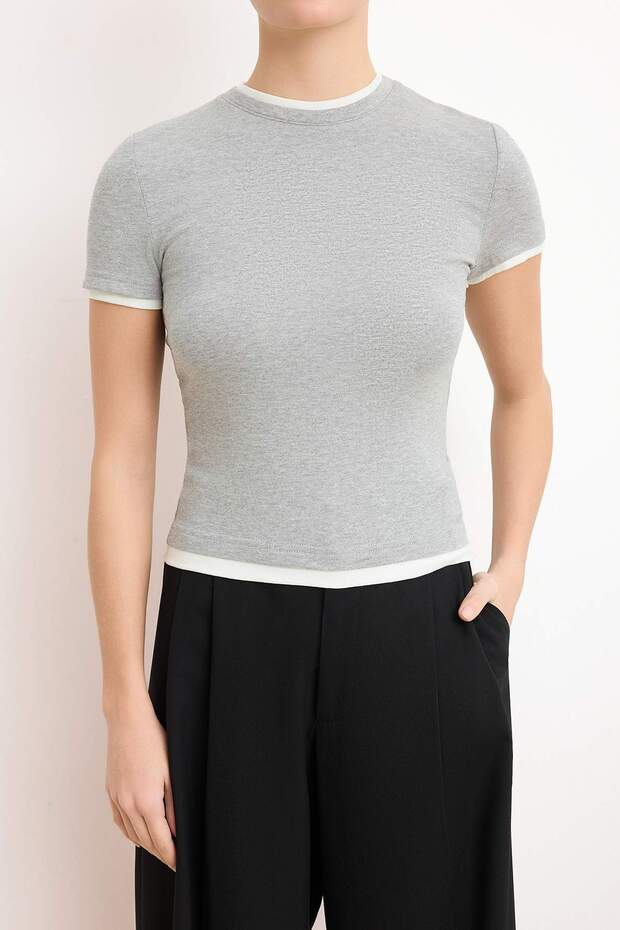 Gri Melanj Viskoz/Yumuşak Kumaşlı Renk Bloklu Vücuda Oturan Esnek Örme T-Shirt TWOSS24TS00063 - 3