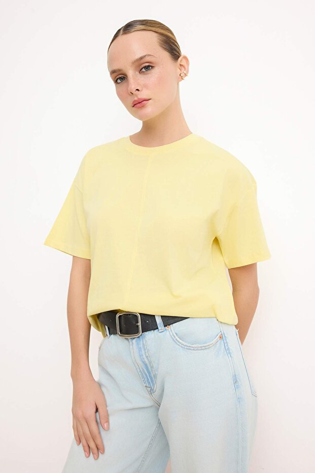 Trendyolmilla  Sarı Relaxed/Rahat Kalıp Düşük Kol Kısa Kollu %100 Pamuk Örme T-Shirt TWOSS26TS00095 - Görsel 2