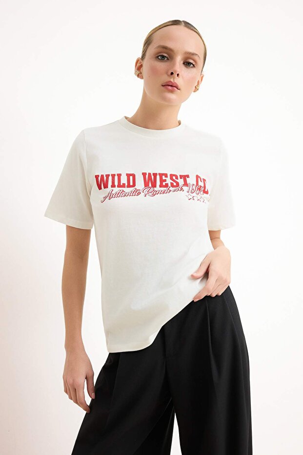 Trendyolmilla  Ekru Slogan Regular/Normal Kalıp Kısa Kollu Tok %100 Pamuk Örme T-Shirt TWOSS26TS00082 - Görsel 2