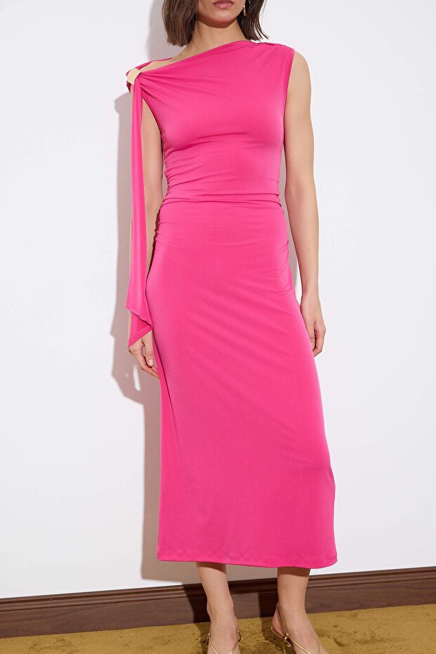 Limited Edition Fuşya Bodycon Asimetrik Yaka Kolsuz Aksesuarlı Maxi Esnek Örme Elbise TWOSS26EL00258 - 3