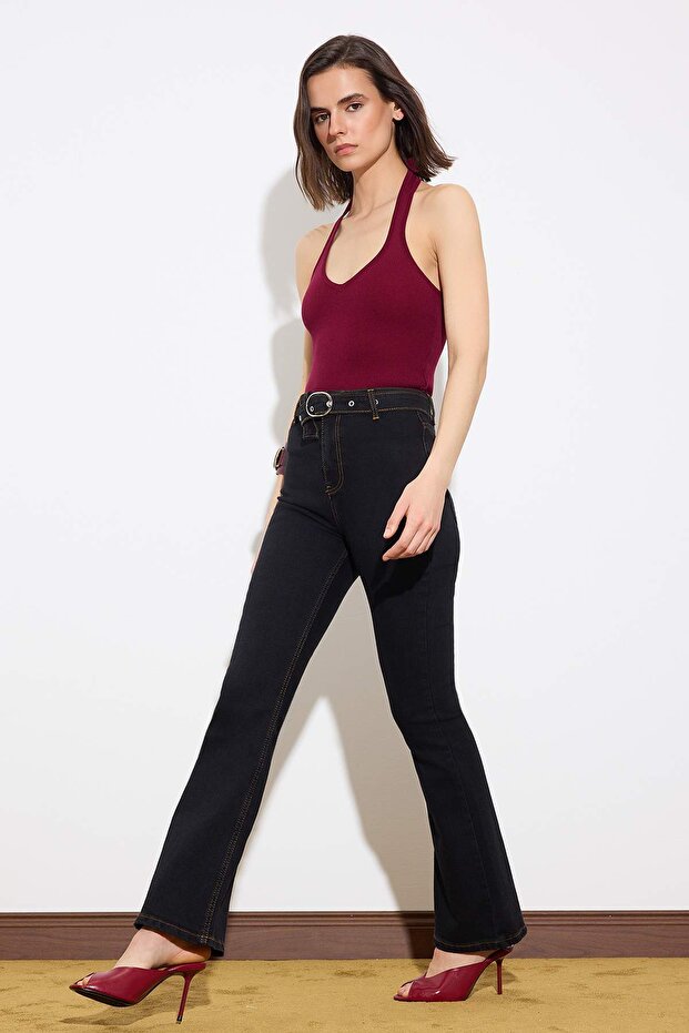 Limited Edition Siyah Kemer Detaylı Yüksek Bel Orta Esnek Flare Uzun Boy Jeans TWOSS26JE00077 - 1