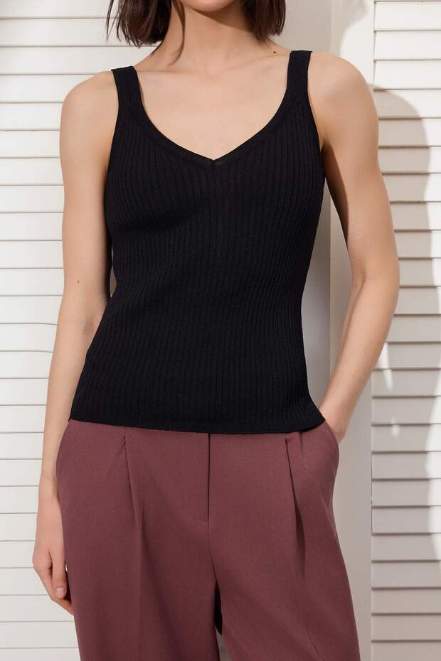Limited Edition Siyah V Yaka Basic Triko İnce Bluz TWOSS26BZ00312 - 3