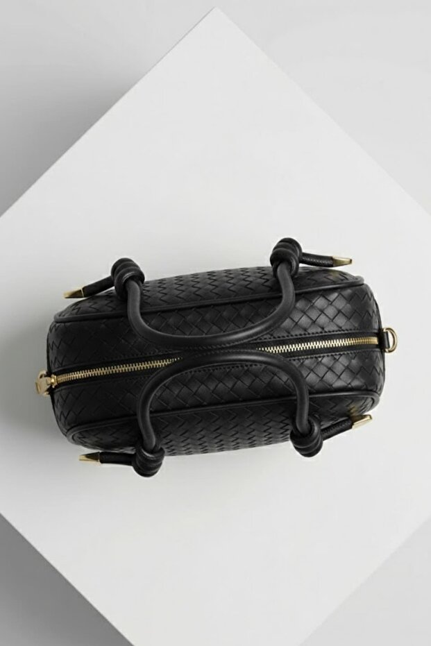 9228 حقيبة كتف مضفرة باللون الأسود - 3