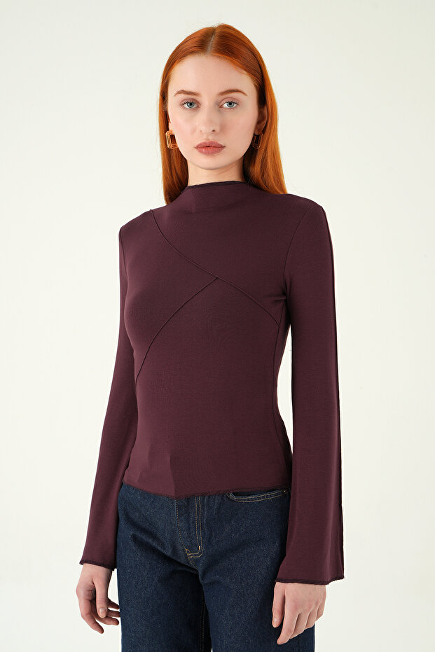 8238A بلوزة ذات ياقة دائرية وجزء أمامي مزين بالزهور بلون البرقوق - 2