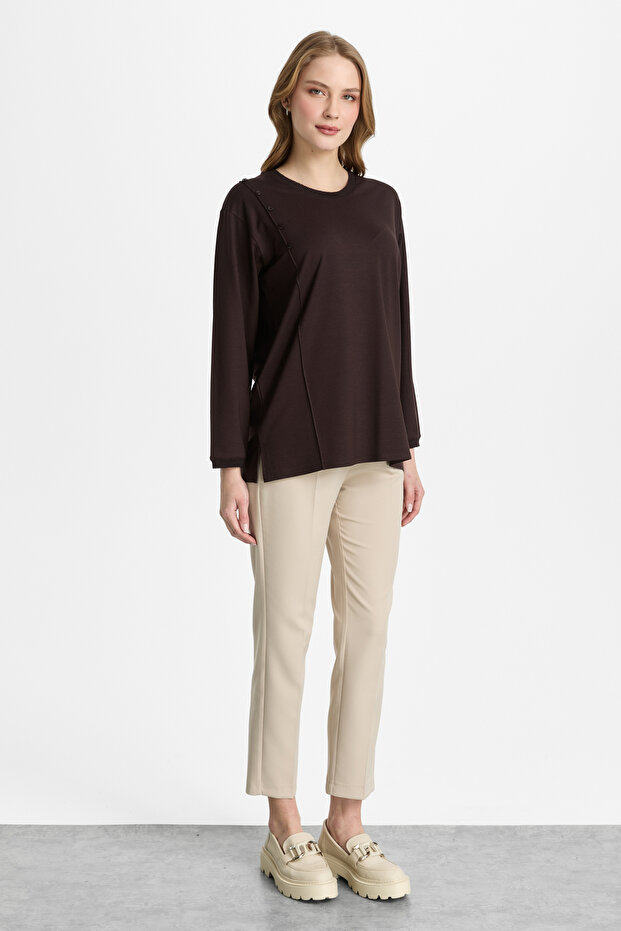 بلوزة بتفاصيل أزرار - 1