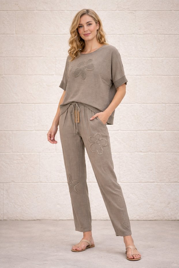 Women's Daisy and Star Patterned Mesh Detailed Short Sleeve Linen Combination (Blouse and Trousers) Surprise Bracelet Gift
