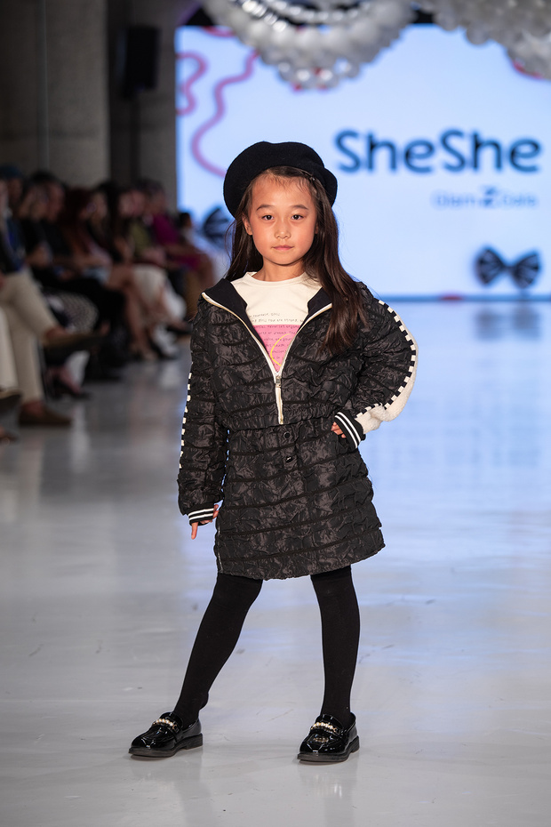 سترة سوداء بغطاء للرأس - 6