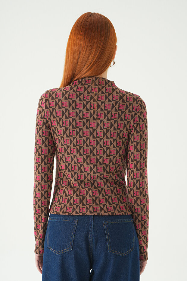 242143 بلوزة منقوشة بياقة عالية باللون الوردي - 5