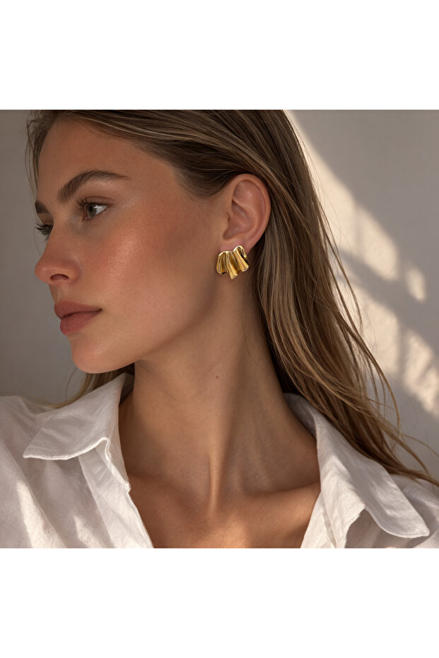 Asymmetrical Wavy Gold Tarnish-Free Steel Earrings