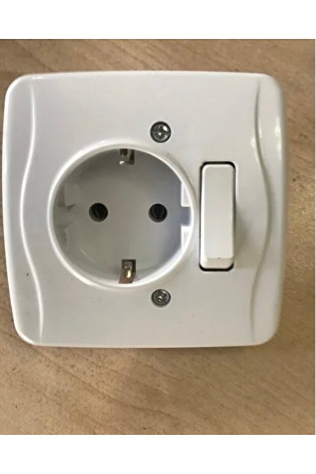 Eraplast Recessed Switched Socket - 2