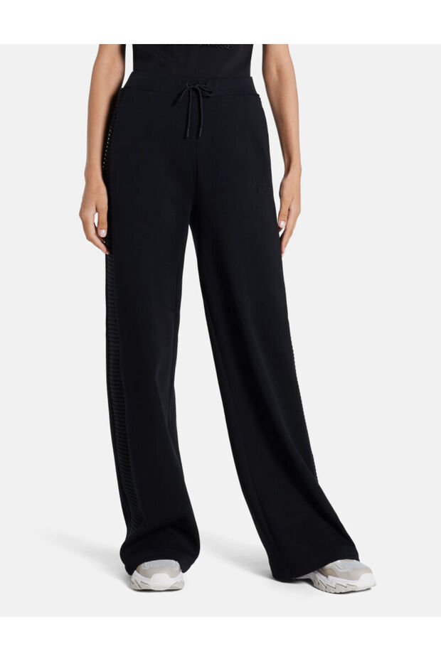 بنطال رياضي قصة ساق واسعة
