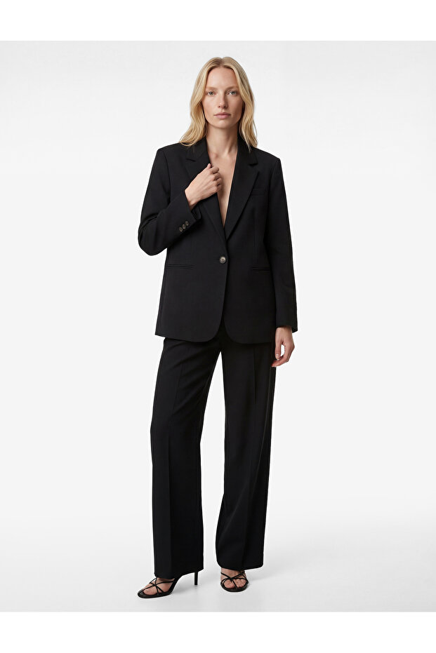 Oversized Blazer Jacket with Buttoned Pockets, Long Sleeves and Back Detail