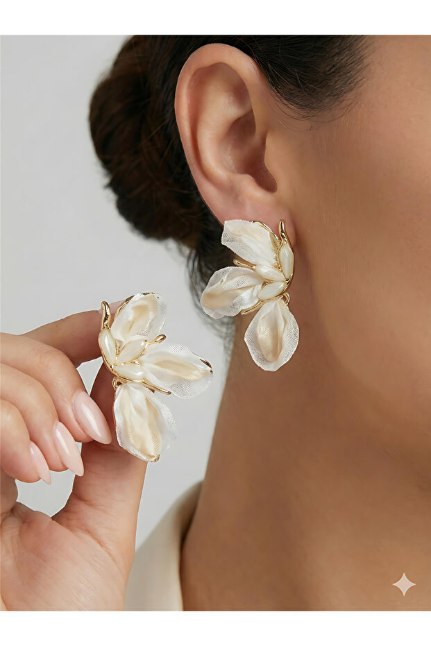 White Tulle Detailed and Pearlescent Flower Earrings