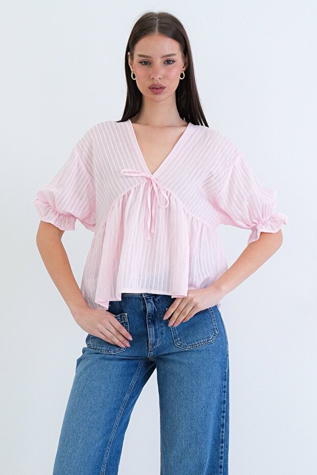 بلوزة مكشكشة على شكل حرف V - 3