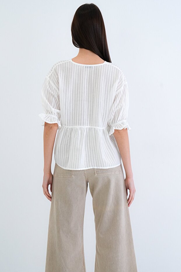 بلوزة مكشكشة على شكل حرف V - 7