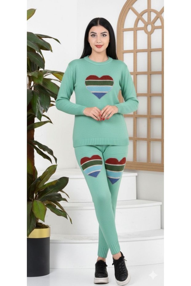 Knitwear Top and Bottom Set with Heart Pattern