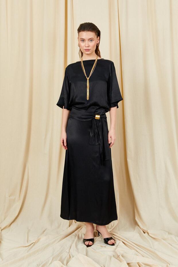 Women's Black 9090 Short Sleeve Low Sleeve Skirt Gold Buckle Satin Suit