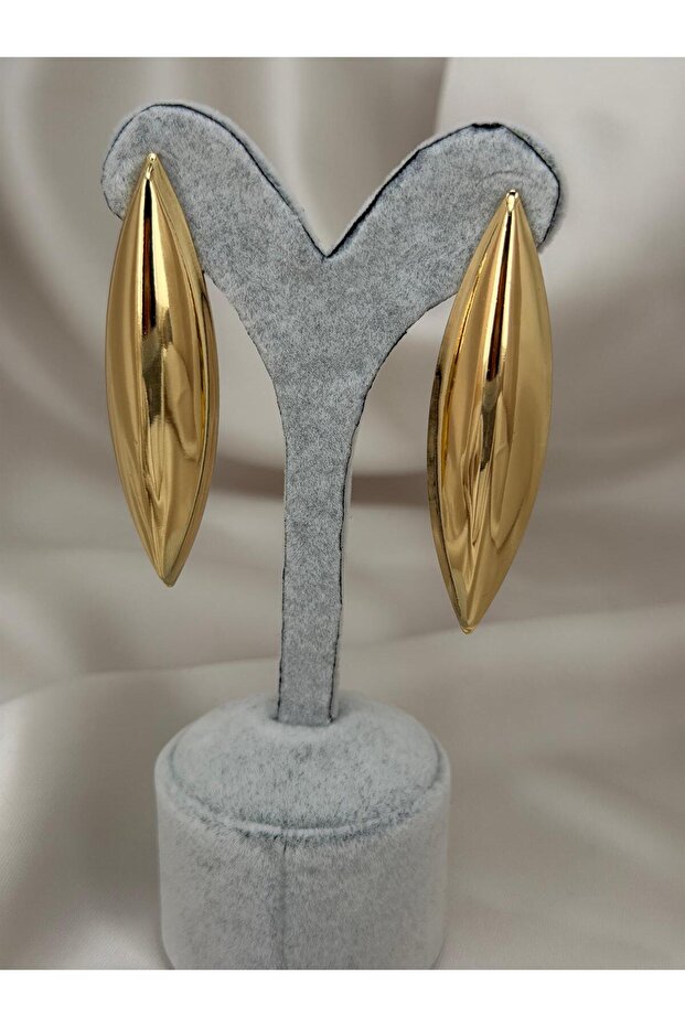 Gold Long Oval Earrings – Elegant & Statement-Making Design