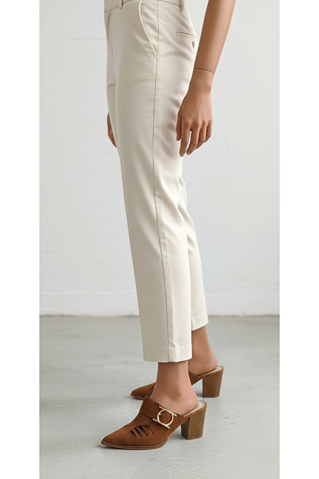 النعال من جلد الغزال تان