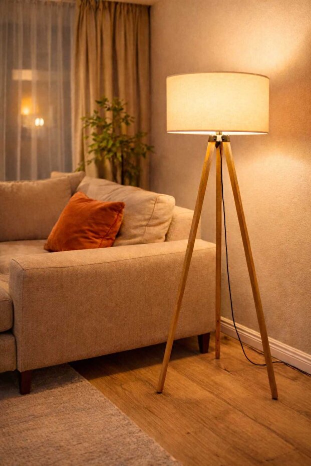 menalART Ağaç Tasarım Tripod Ahşap 3 Ayaklı Lambader Krem Abajur Kumaş Başlık Köşe Aydınlatma