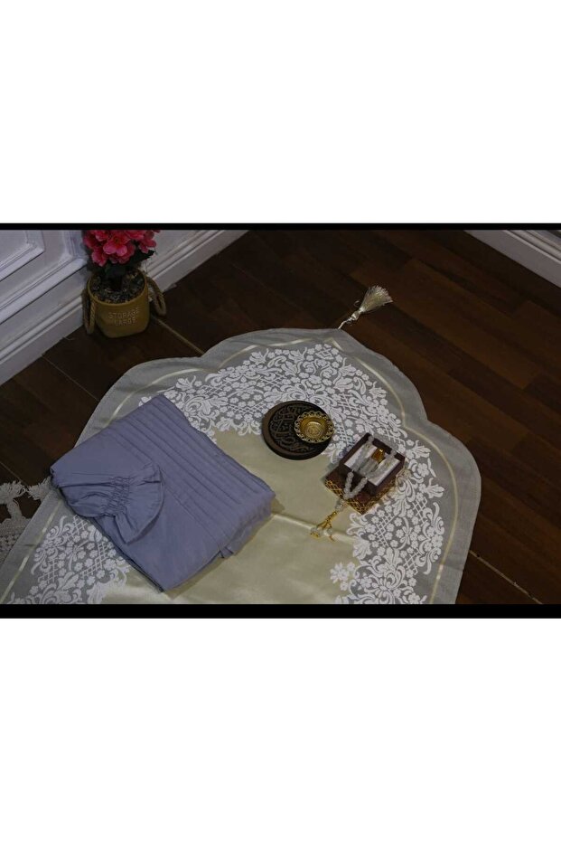 Prayer rug with prayer sheet - 1