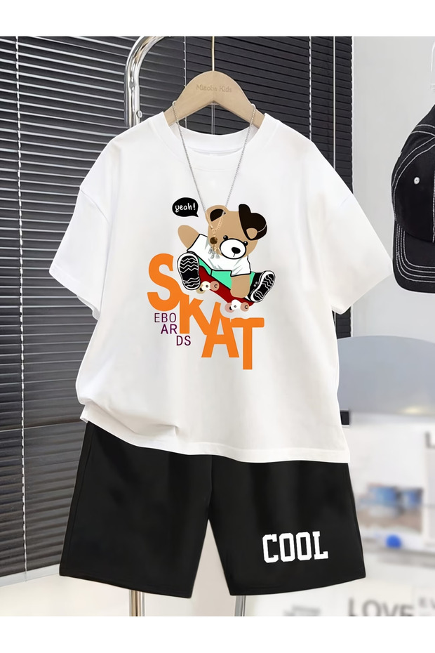 طقم شورت تي شيرت كبير الحجم مطبوع من SKAT
