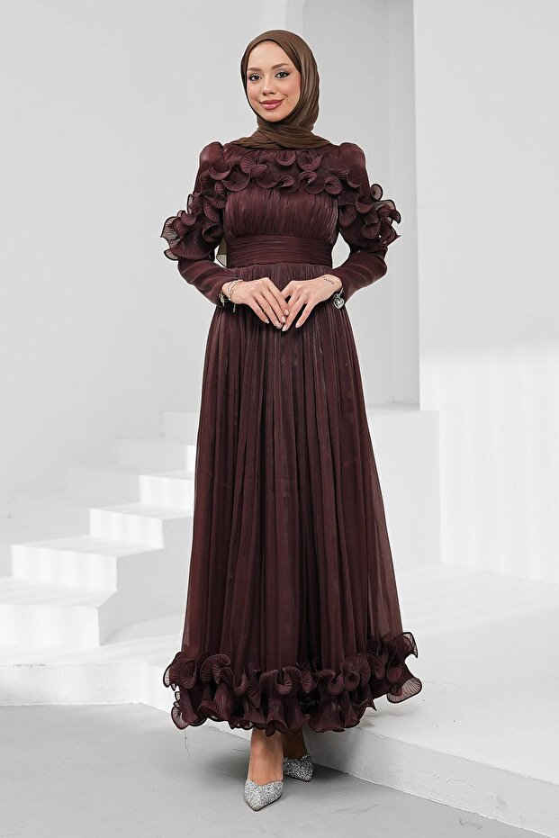 Sparkling Evening Dress with Plum Collar and Ruffled Hem