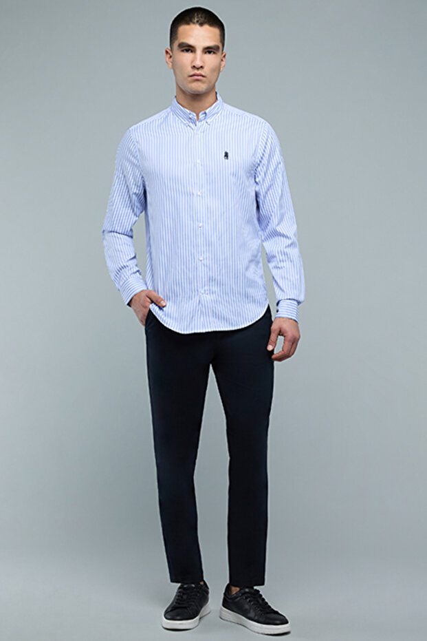 Solid Chinos with Button Closure - 2
