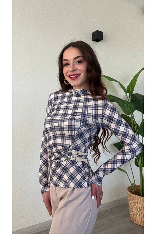 Long-sleeved blouse adorned with accessory details - Made in Turkey