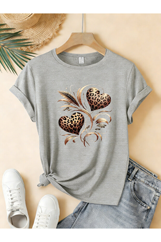 Women's Leopard Heart Printed Crew Neck Regular Fit Oversized T-Shirt