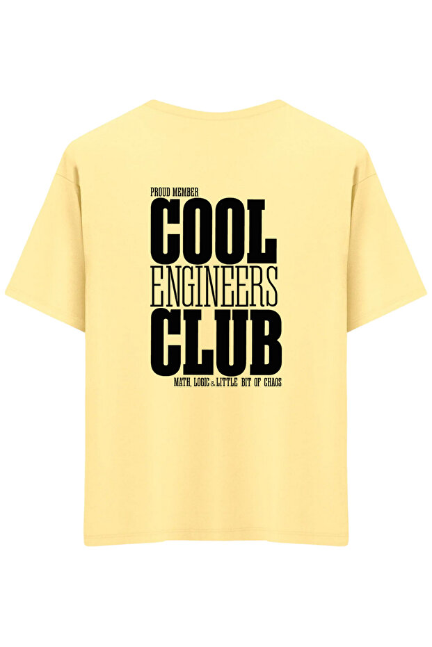 تي شيرت Cool Engineers Club مطبوع ذو رقبة دائرية كبيرة الحجم