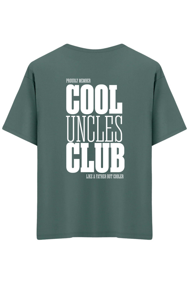 تي شيرت Cool Uncles Club مطبوع ذو رقبة دائرية كبيرة الحجم