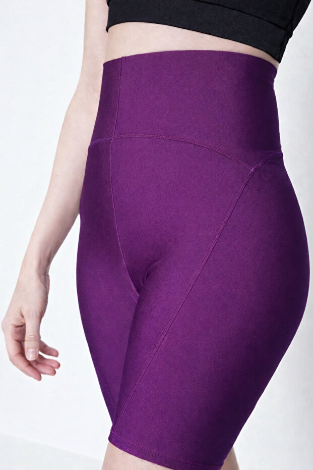 سروال قصير نسائي من قماش إنترلوك عالي الخصر مقاس كبير T يبرز انحناءات الجسم Biker Short Leggings
