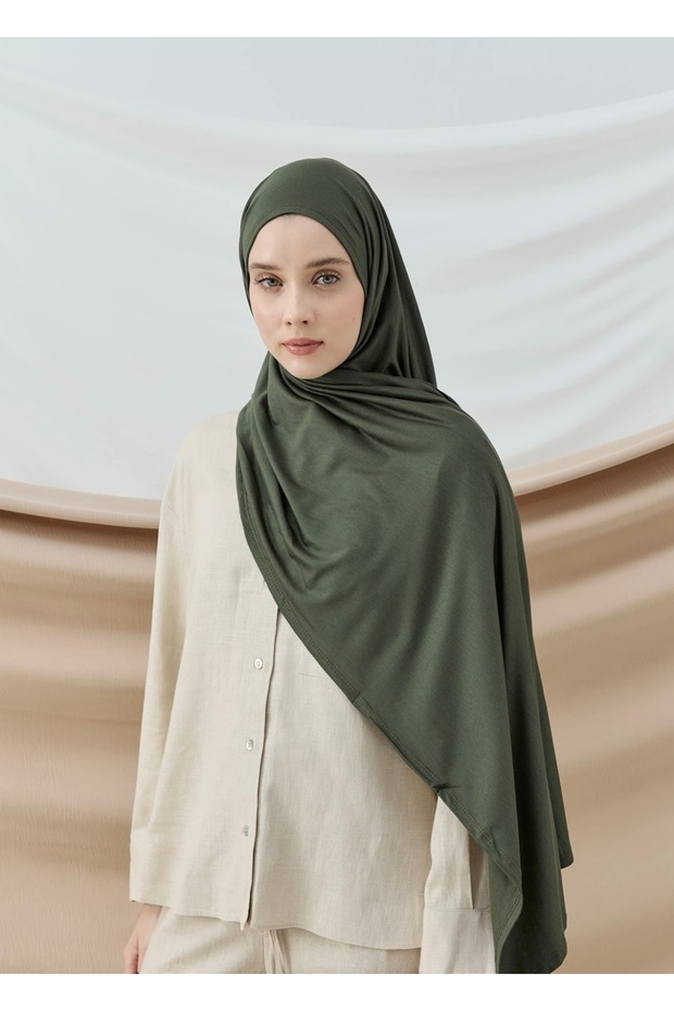 Combed cotton shawl with stitched edges