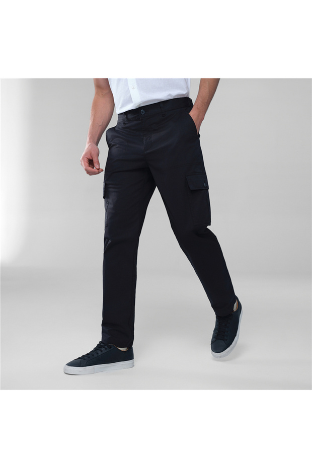 Men’s Relaxed Stretch Twill Cargo Khakis