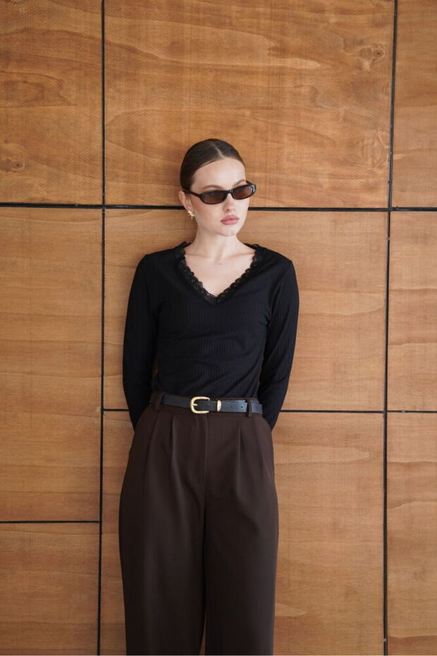 Блуза с дантелена яка - 2