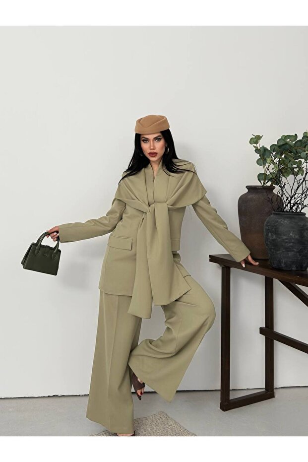 Women's Cape Shawl Detailed Design Jacket Trousers Suit