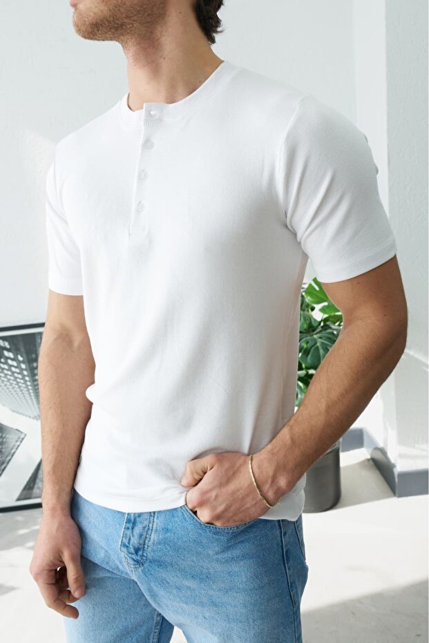 تي شيرت رجالي أبيض بياقة هينلي وأزرار ونصف فتحة من الأمام محبوك - 1