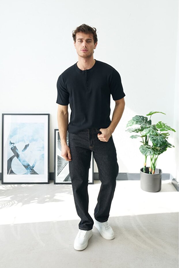 تي شيرت رجالي أسود بياقة هينلي وأزرار ونصف فتحة من الأمام، محبوك، أساسي - 4