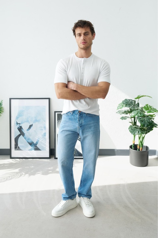 تي شيرت رجالي أبيض بياقة هينلي وأزرار ونصف فتحة من الأمام محبوك - 4