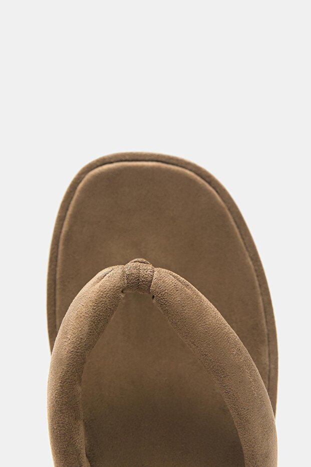 Hacimli düz sandalet - 3