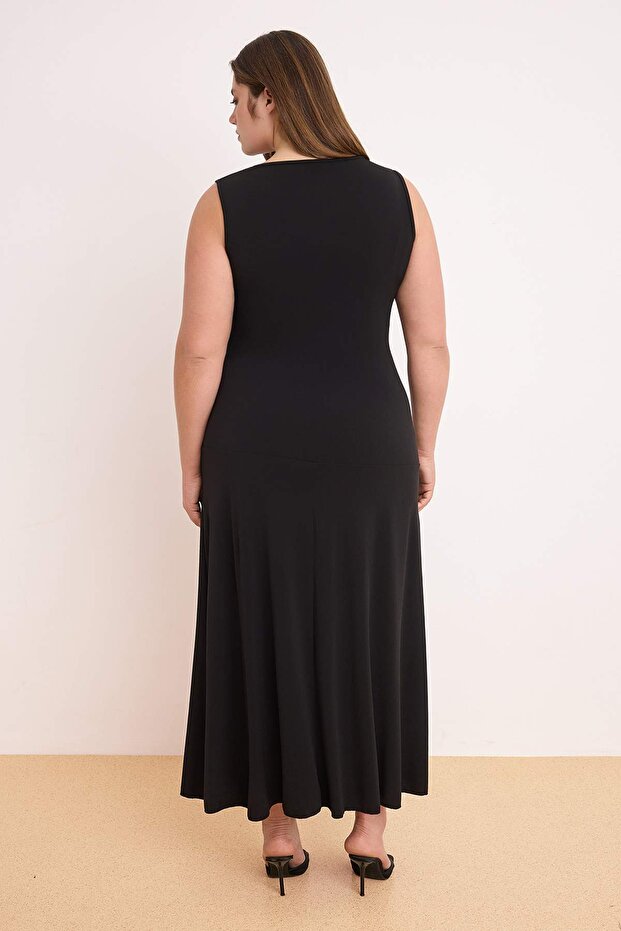 Siyah Düz Burgu ve Fırfır Detaylı Kayık Yaka Belden Açılan Maxi Örme Elbise TBBSS26AH00166 - 5