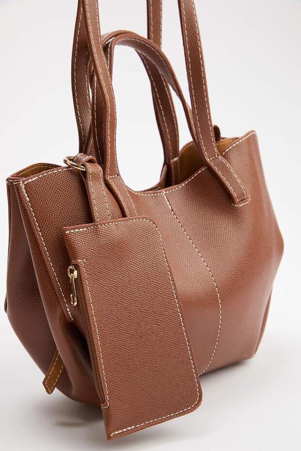 Hellbraune kleine Damentasche mit Nähdetails und Welpenmotiv TAKSS26OC00076 - 2