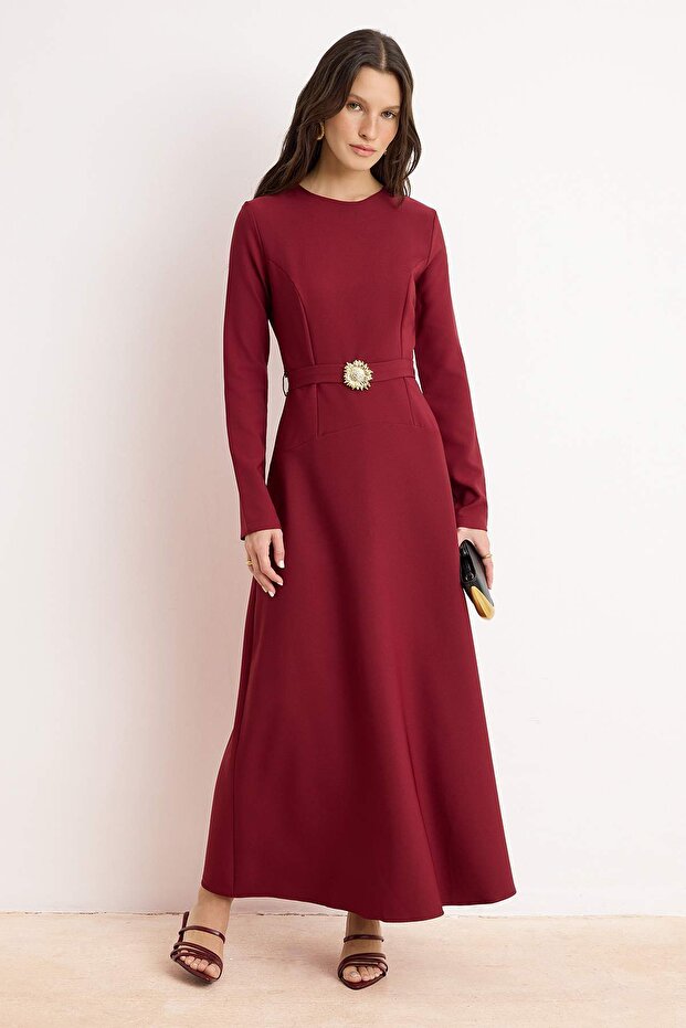 Bordo Gold Çiçek Detaylı Astarsız Maxi Kuşaklı Dokuma Tesettür Elbise TCTSS26EB00125