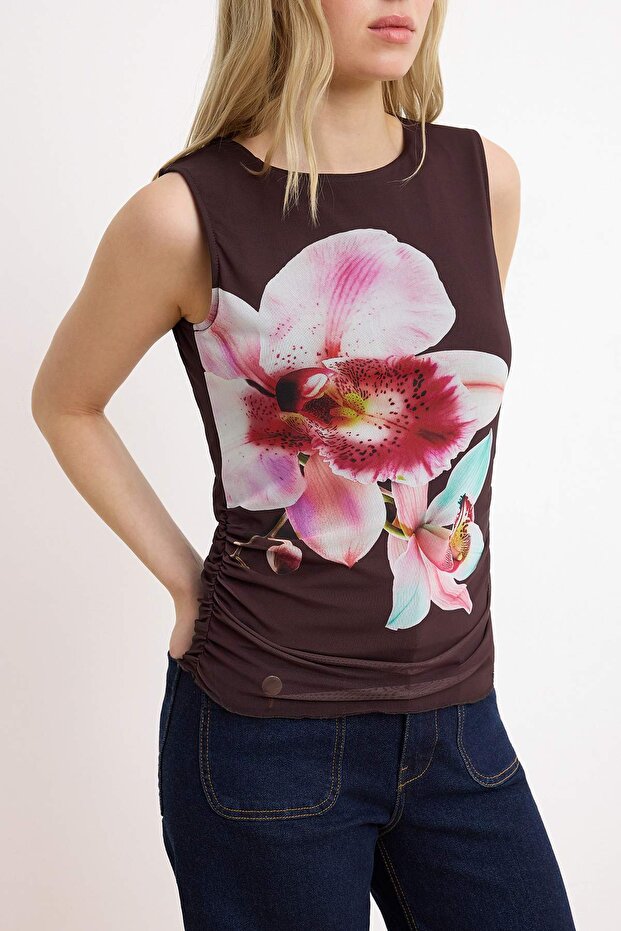 Çok Renkli Çiçekli Fitted/Vücuda Oturan Kolsuz Büzgülü Tül Örme Bluz TWOSS26BZ00468 - 5