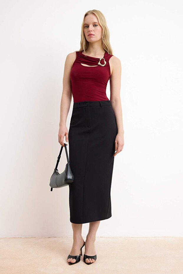 Bordo Fitted/Vücuda Oturan Havuz Yaka Kolsuz Aksesuar Detaylı Esnek Örme Bluz TWOSS26BZ00472 - 2