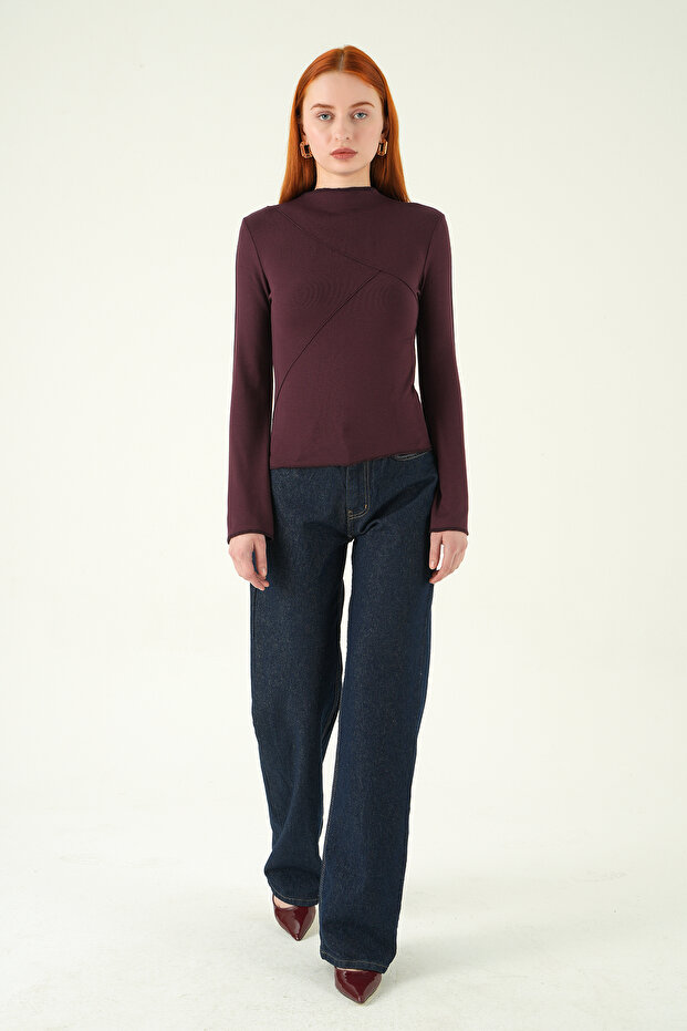 8238A بلوزة ذات ياقة دائرية وجزء أمامي مزين بالزهور بلون البرقوق - 3