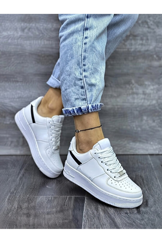 Unisex walking and Sneakers suitable for every outfit.